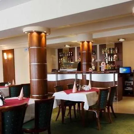 Pod Debem Hotell Tarnów