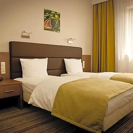 Pod Debem Hotell