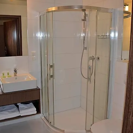 Pod Debem 3*