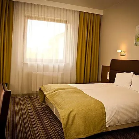 Pod Debem Hotell