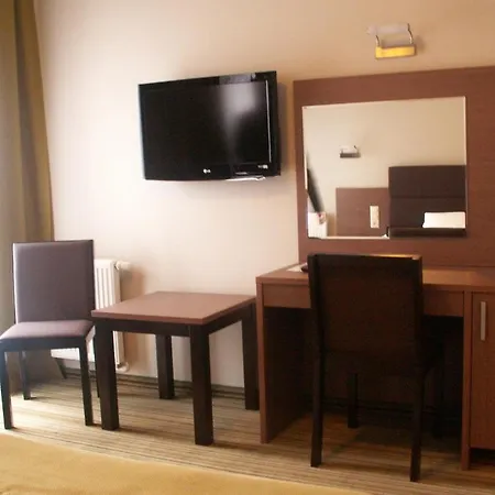 Pod Debem Hotell 3*